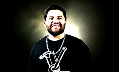Luis R Conriquez